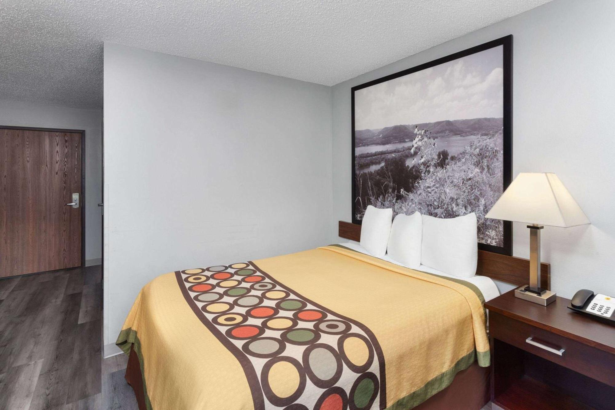 Super 8 By Wyndham Sun Prairie/Madison E Motel Ngoại thất bức ảnh