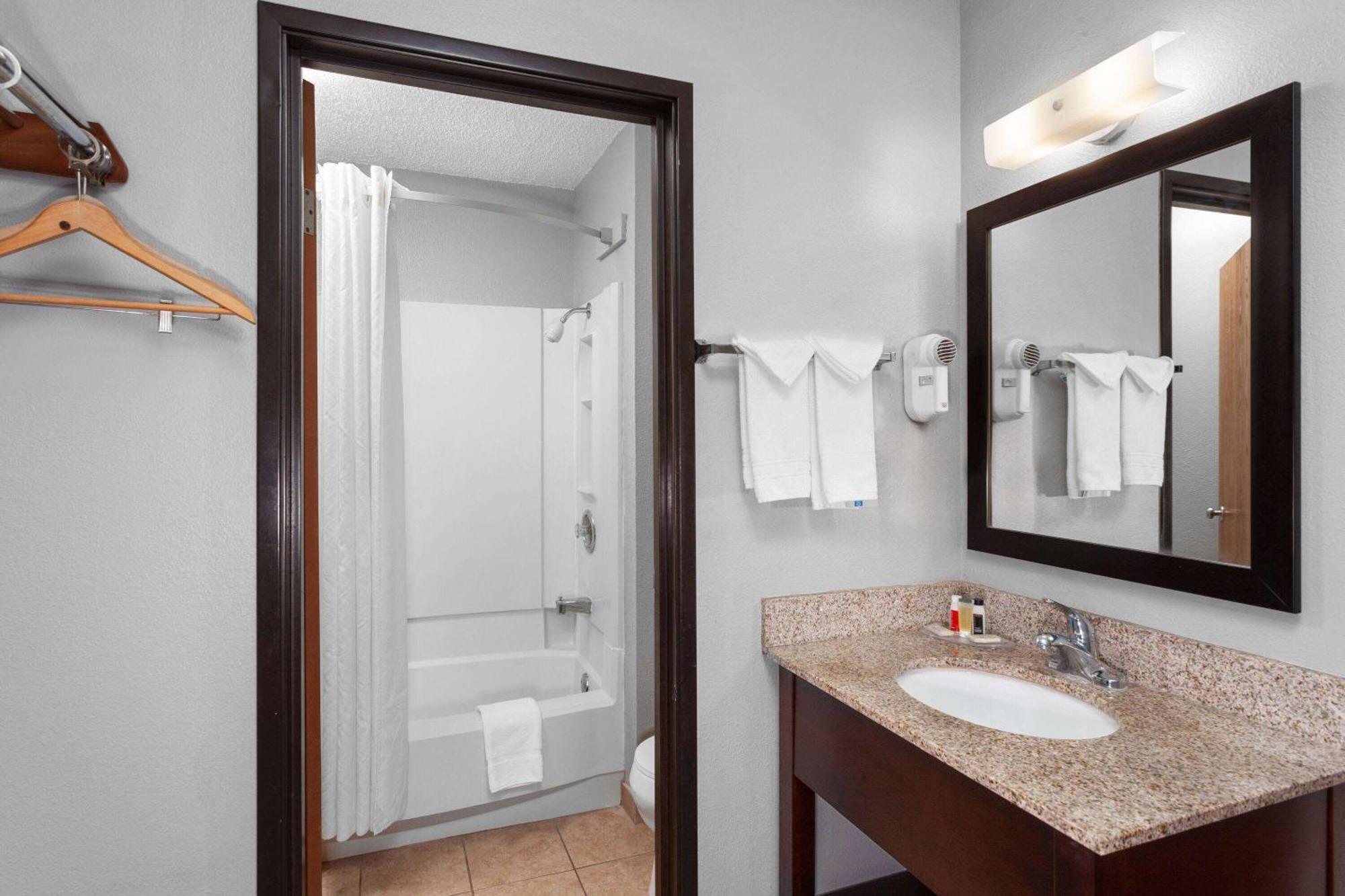 Super 8 By Wyndham Sun Prairie/Madison E Motel Ngoại thất bức ảnh